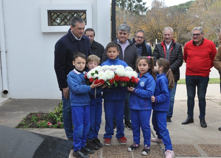 Homenajearon a Julio Brinkmann e inauguraron nueva cuadra de pavimento