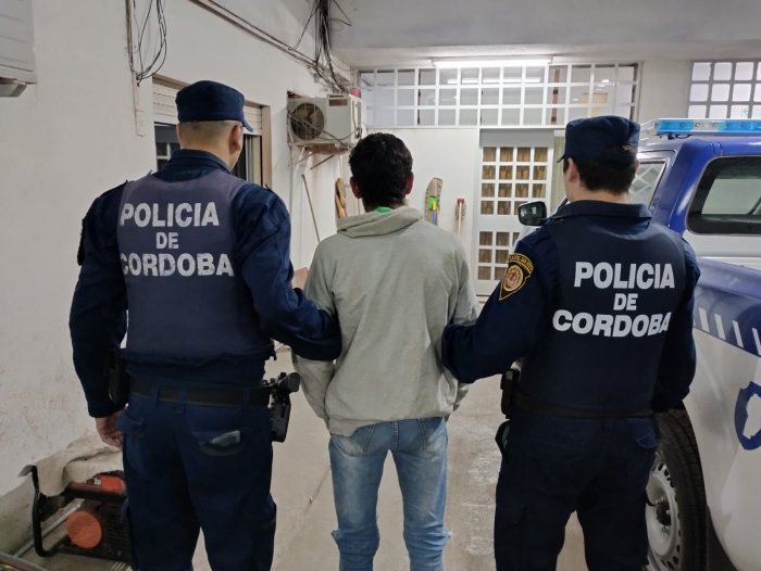 Morteros: Comerciante detuvo a un joven que intentaba robarle