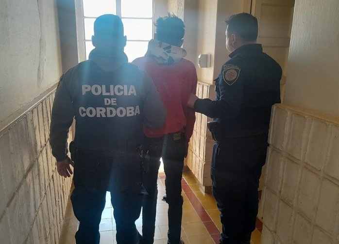 Joven detenido en Porteña luego de ingresar a un domicilio