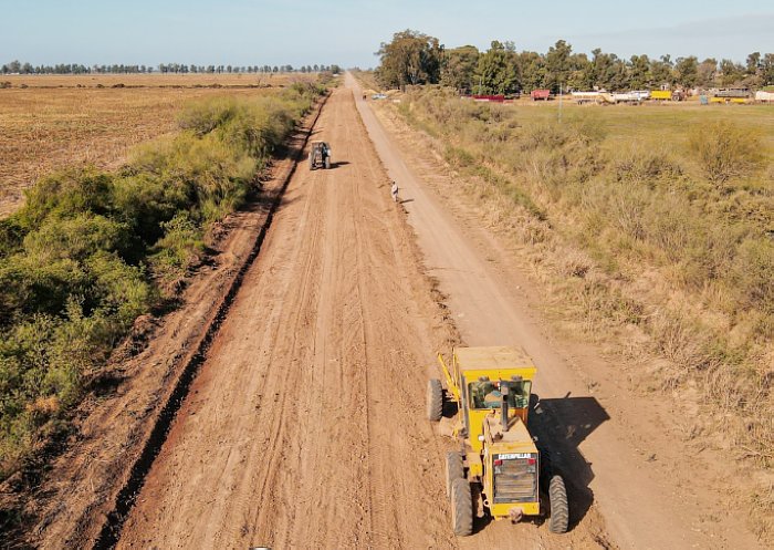 Ceres: El municipio trabaja en caminos primarios de la zona