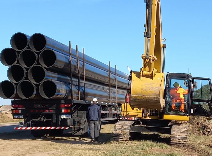 Llegaron los primeros caños para avanzar con la obra del acueducto San Javier - Tostado