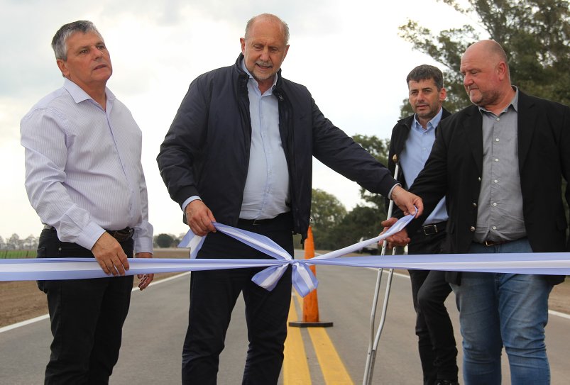 Perotti inauguró obras en localidades del departamento Castellanos