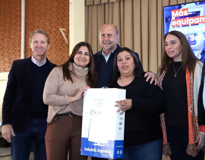 Sunchales: Perotti entregó equipamiento informático para centros de salud de la Región Rafaela