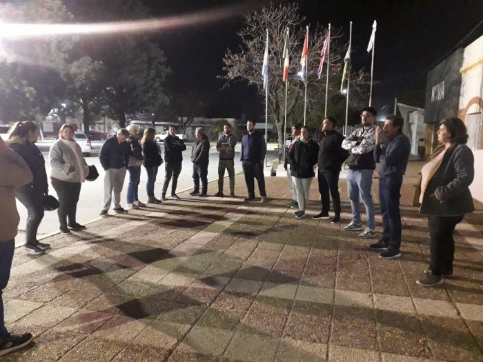 Vecinos del Bo. Sarmiento siguen reclamando por la falta del tendido eléctrico