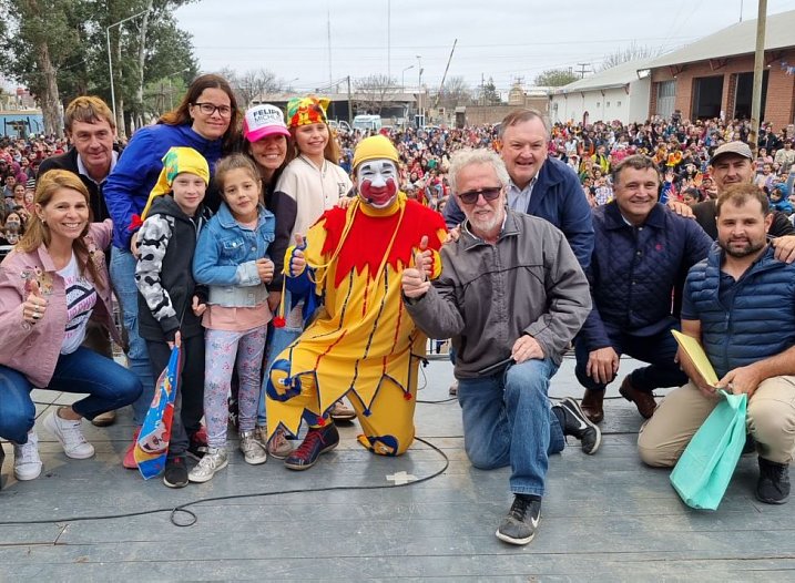 Piñón Fijo cerró sus presentaciones en el departamento ante miles de personas