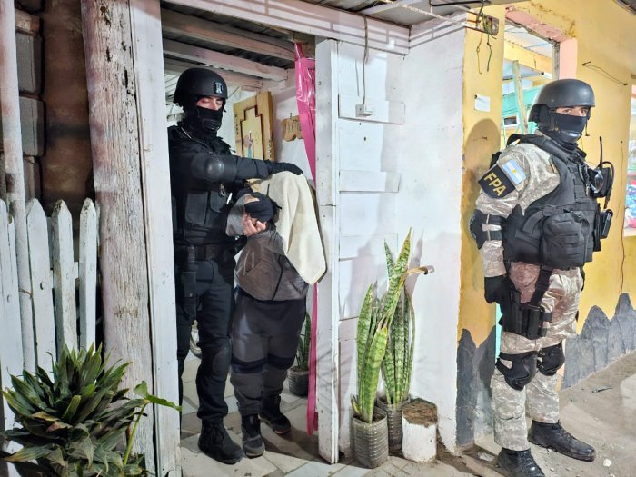 Dos hombres y una mujer detenidos por venta de drogas en Morteros