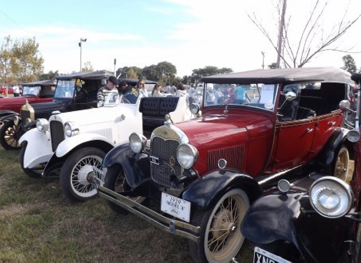 Col. Vignaud invita al 11º Encuentro de autos clásicos y motos