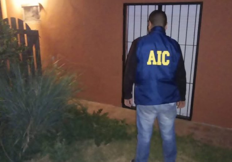 Delincuentes maniataron y le robaron a una familia de Ceres