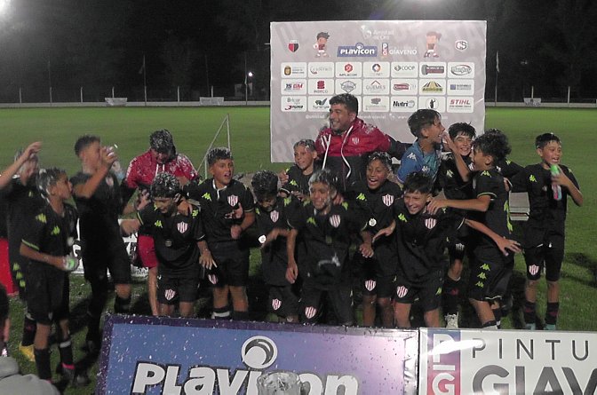 Unión (Sta. Fe) se quedó con el Amistad de Oro