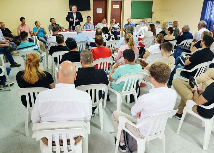 Reunión departamental para evaluar la situación de municipios y comunas