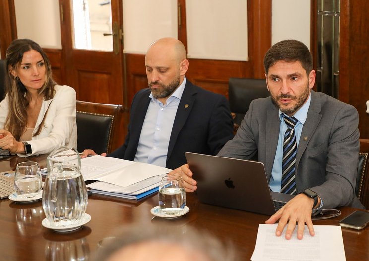 Pullaro dijo que se va a defender a la industria, al campo y a las economías regionales