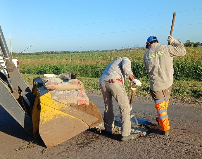 Comuna de Col. Rosa realiza mantenimiento de la ruta de acceso