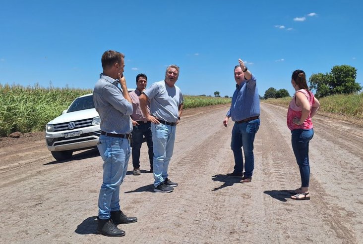 Funcionarios de la DPV firmaron convenios y recorrieron obras en Ambrosetti