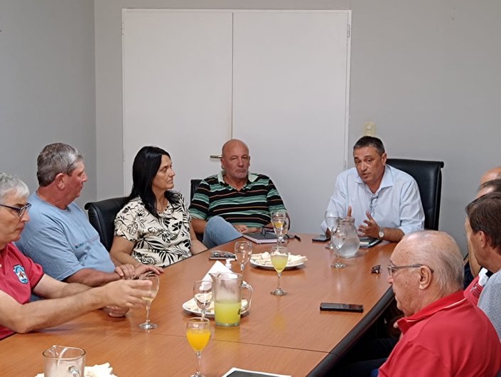 El Legislador Tévez e intendentes trataron la problemática de los eucaliptus en ruta 1