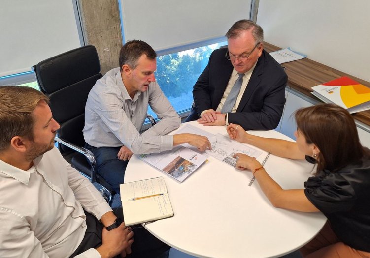 Michlig se reunió en el ENERFE por el Gasoducto del Sudoeste