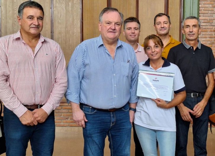 Michlig y González entregaron aportes de Educación en una escuela de San Cristóbal