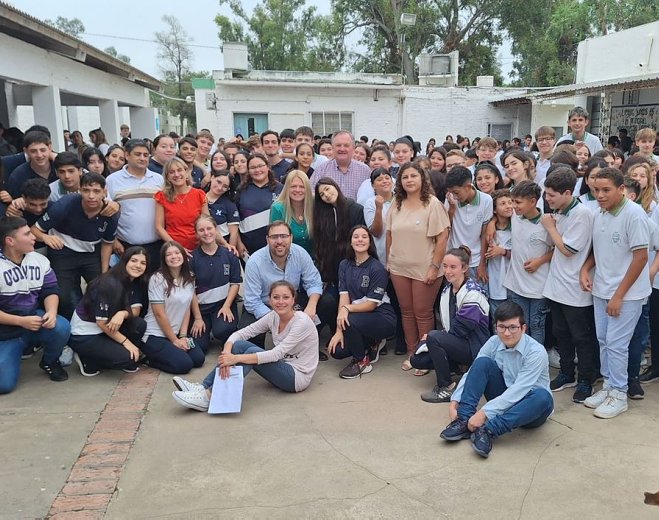 Michlig entregó aportes a instituciones y escuelas del departamento