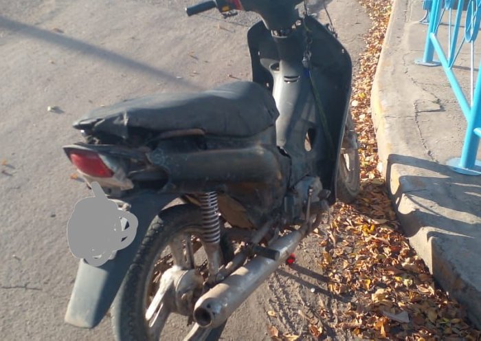 Porteña: Motociclista lesionado al chocar con una bicicleta