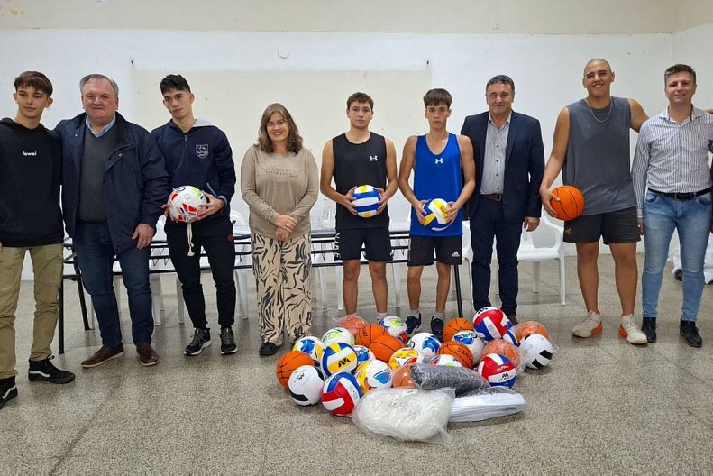 Michlig y González entregaron aportes a instituciones de San Cristóbal