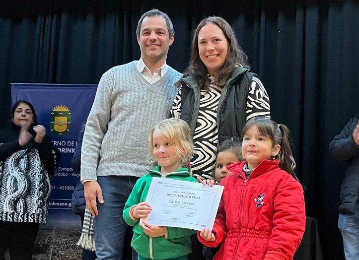 Brinkmann: El municipio entregó becas deportivas y educativas