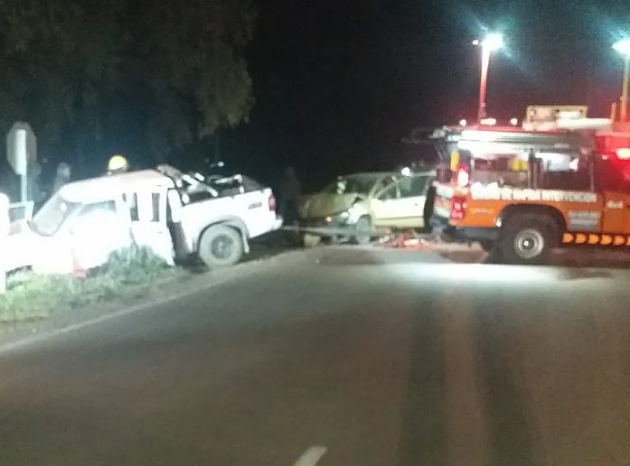 Chocaron una camioneta y un auto en el acceso a Col. Vignaud