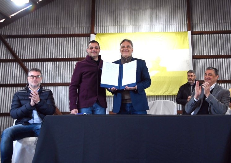 Llaryora visitó Brinkmann y anunció obras por más de 400 millones