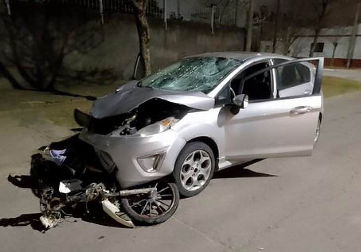 San Cristóbal: Circulaba a alta velocidad, chocó dos motos y quedó detenido