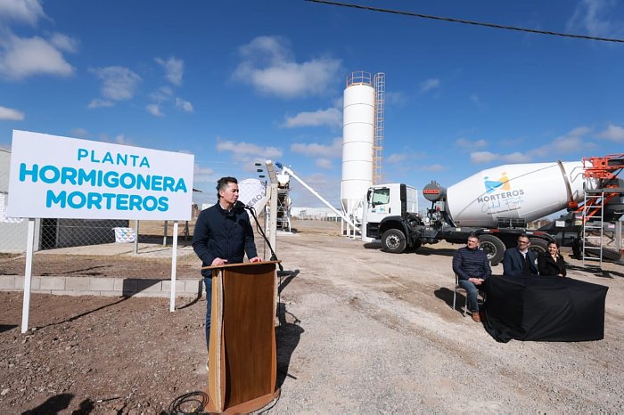 Calvo inauguró una planta hormigonera y entregó aportes del FOCOM en Morteros, Brinkmann y Porteña