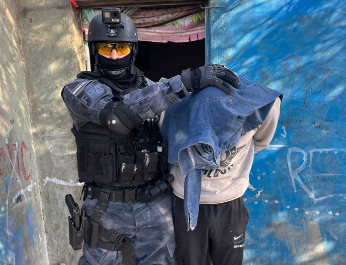 Hermanas e hijastro detenidos en Morteros por venta de drogas