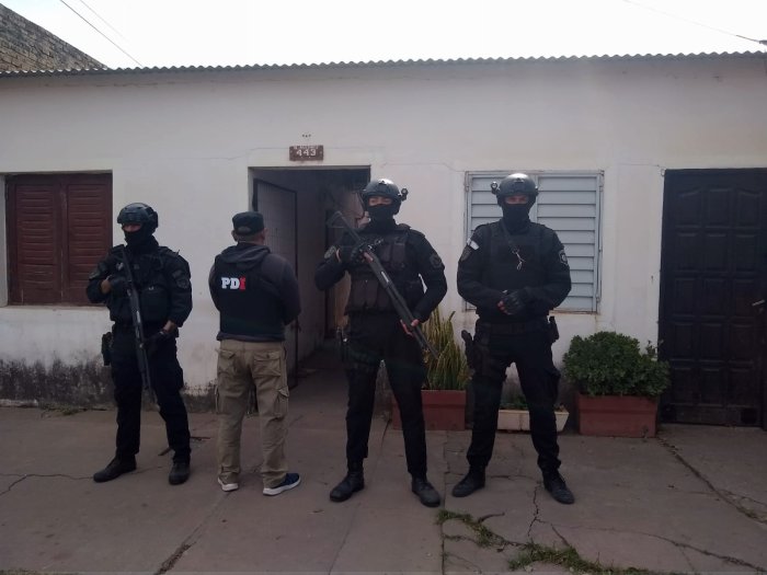 Cuatro detenidos en allanamientos antidrogas en Ceres