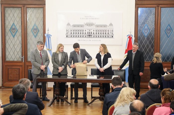 Provincia licitó la compra de 150 ambulancias por más de 16 mil millones