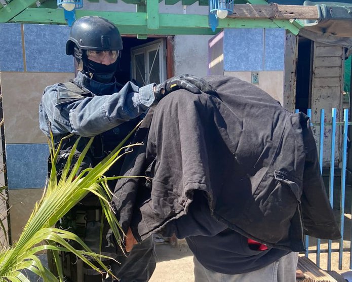Tío y sobrino detenidos en Balnearia por venta de drogas