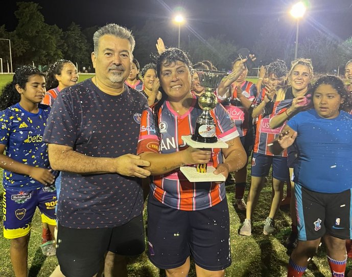 El fútbol femenino de San Jorge se quedó con el título del Grupo D