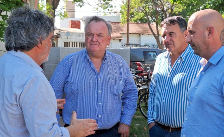Michlig y González entregaron aportes y visitaron escuelas en San Guillermo y Col. Rosa