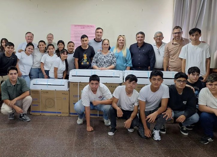 Michlig y González entregaron aires acondicionados y aportes FANI a escuelas de Ceres