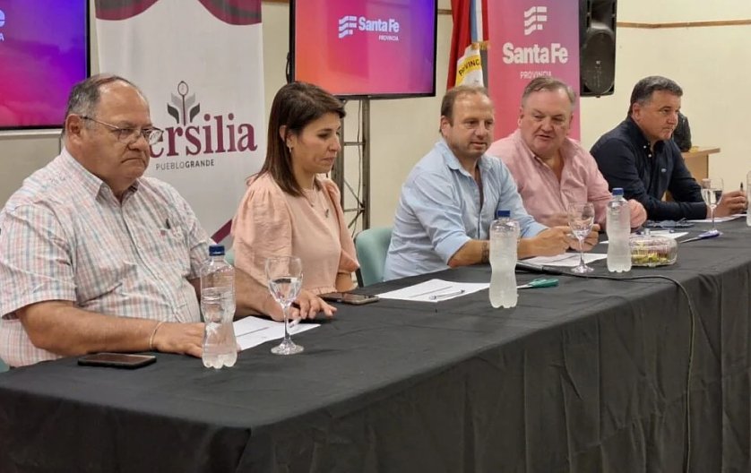 Se presentaron 5 propuestas para la construcción de 10 viviendas en la localidad de Hersilia