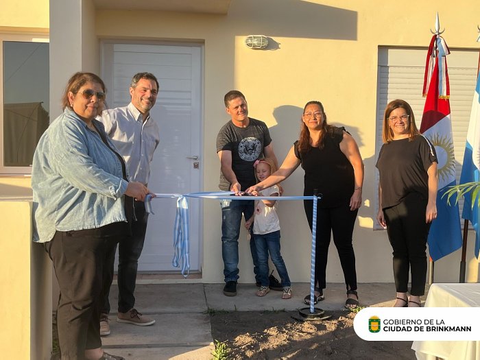 Brinkmann: Actis celebra su primer año de gobierno con la entrega de una vivienda