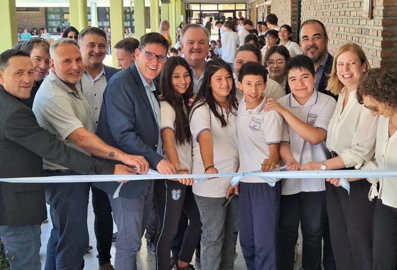 Autoridades provinciales inauguraron aulas en Villa Trinidad y Col. Ana