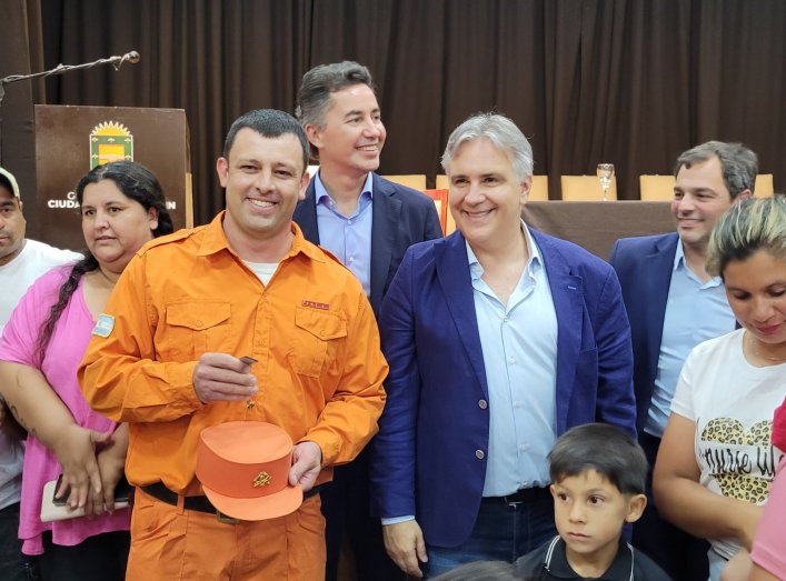 Llaryora visitó Morteros y Brinkmann y entregó aportes a municipios e instituciones