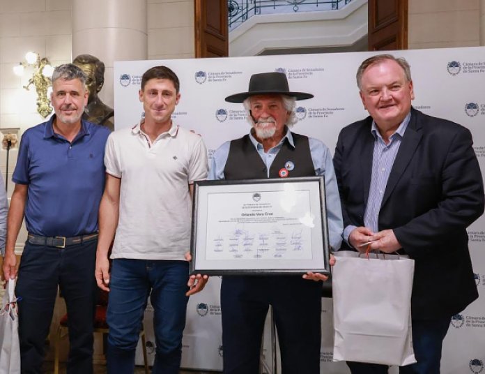 El Senado santafesino reconoció a Orlando Vera Cruz