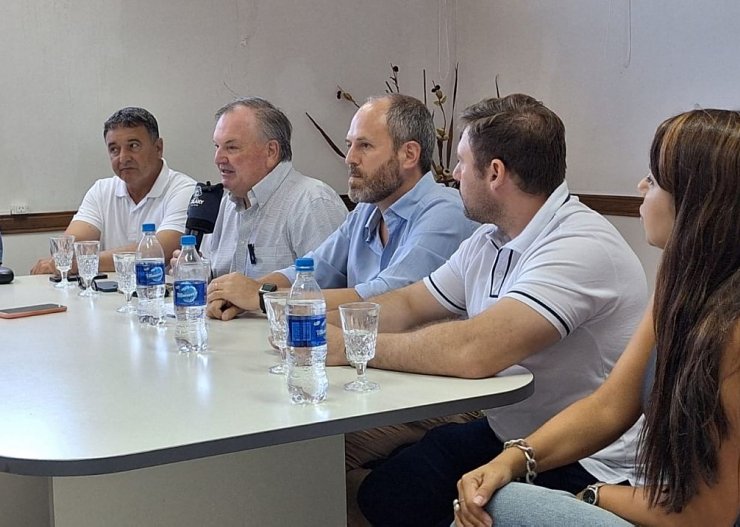 Presentaron programa de mantenimiento de infraestructura de salud y firmaron convenios viales