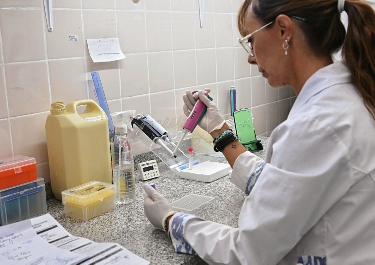 La provincia amplió y mejoró insumos de laboratorios para la detección del dengue