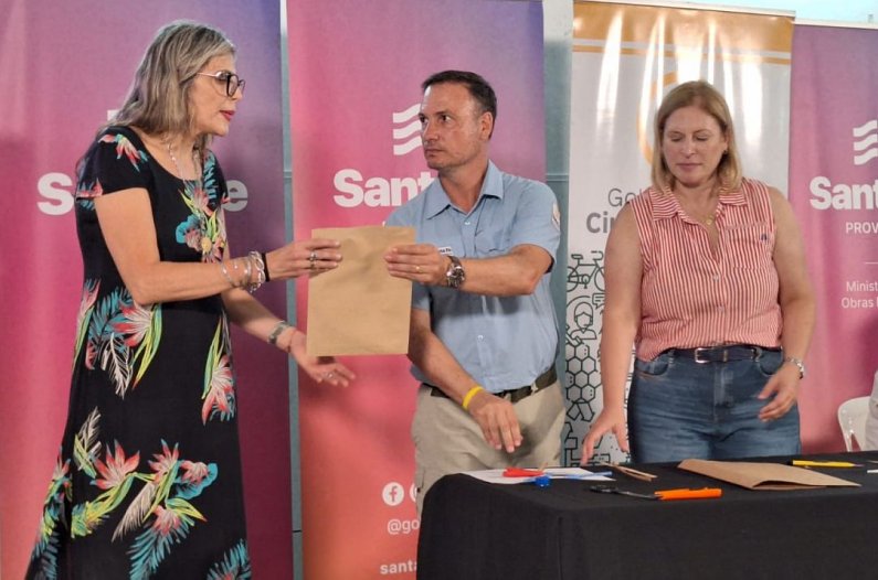 Apertura de sobres para la construcción de 20 viviendas en Ceres