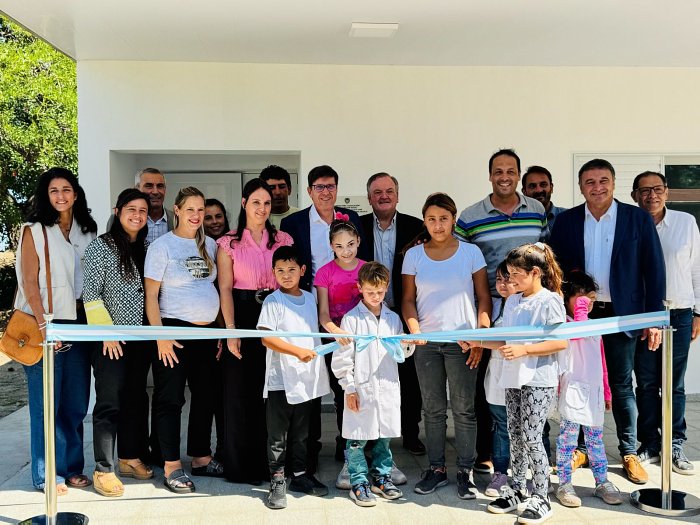 Goity y Michlig inauguraron aulas en Hersilia y Ambrosetti, firmaron convenios y entregaron aportes