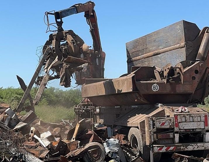Retiran 35.000 kgs. de chatarra del basural de Suardi
