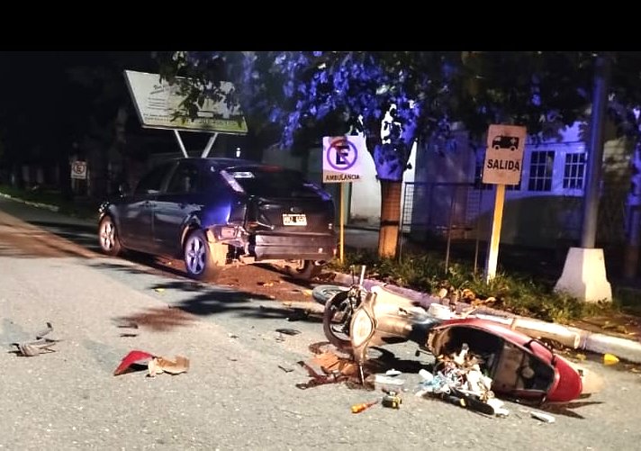 San Guillermo: Murió un motociclista al chocar con un auto estacionado