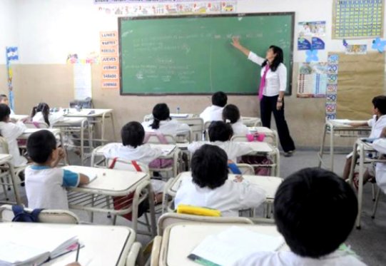 El gobierno le ofrece a los docentes un aumento en dos tramos