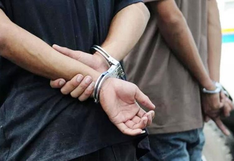 Tres detenidos por robo de cubiertas en Freyre