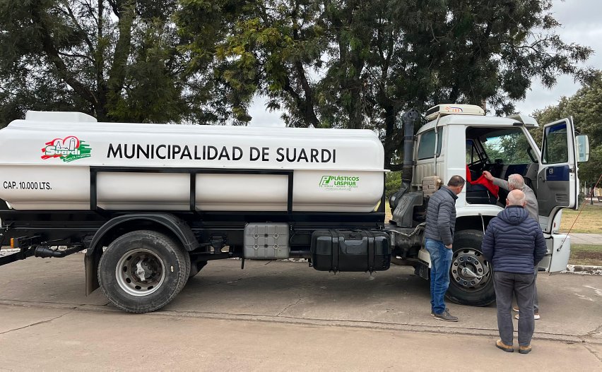 Incorporan camión para mejorar el riego de calles en Suardi