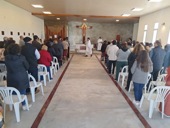 Emotiva inauguración de la capilla de Col. Dos Rosas y La Legua